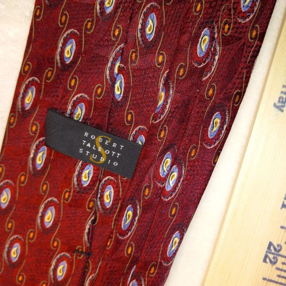 ROBERT TALBOTT STUDIO  Vtg Maroon Silk Necktie Tie 59